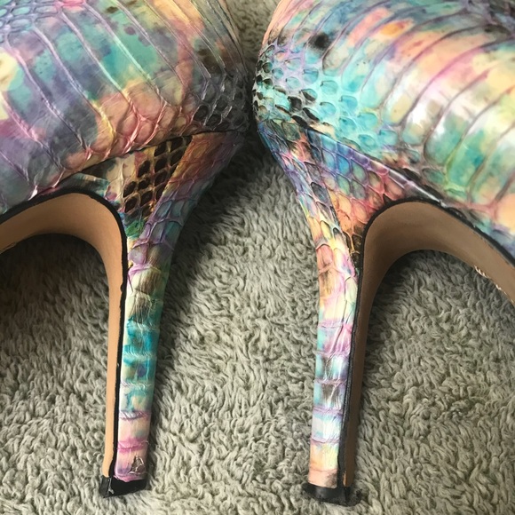 Vince Camuto Snakeskin pumps - Picture 3 of 7